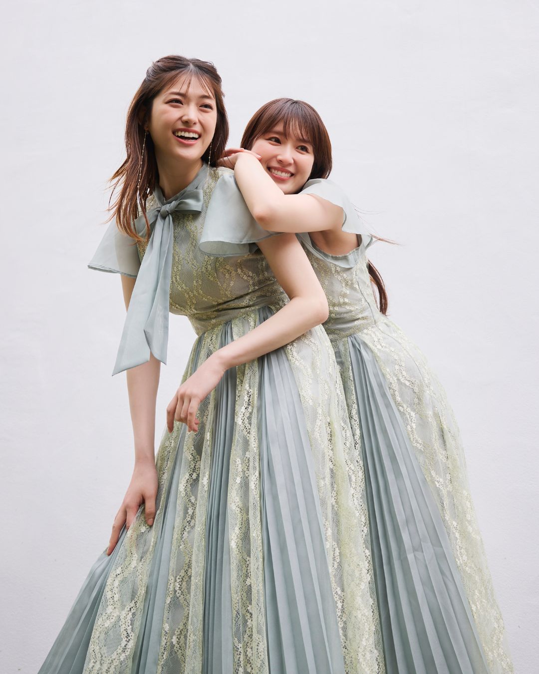 mami 　ラボット　白のドレスと黒総レースの被布 カットレースのレースアップリボンヘッドドレス | BODYLINE
