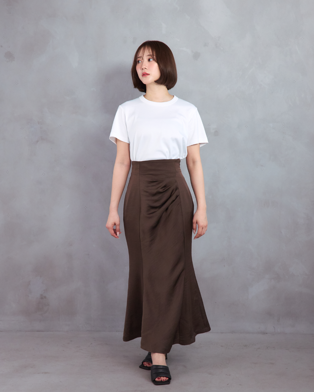 Narrow tuck skirt