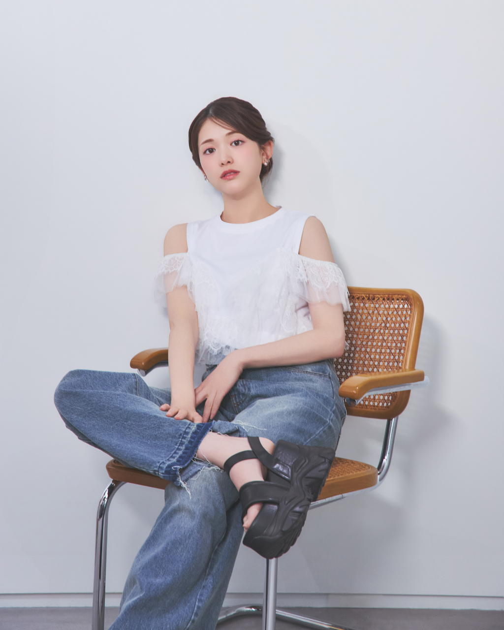 Asymmetrical straight-leg jeans