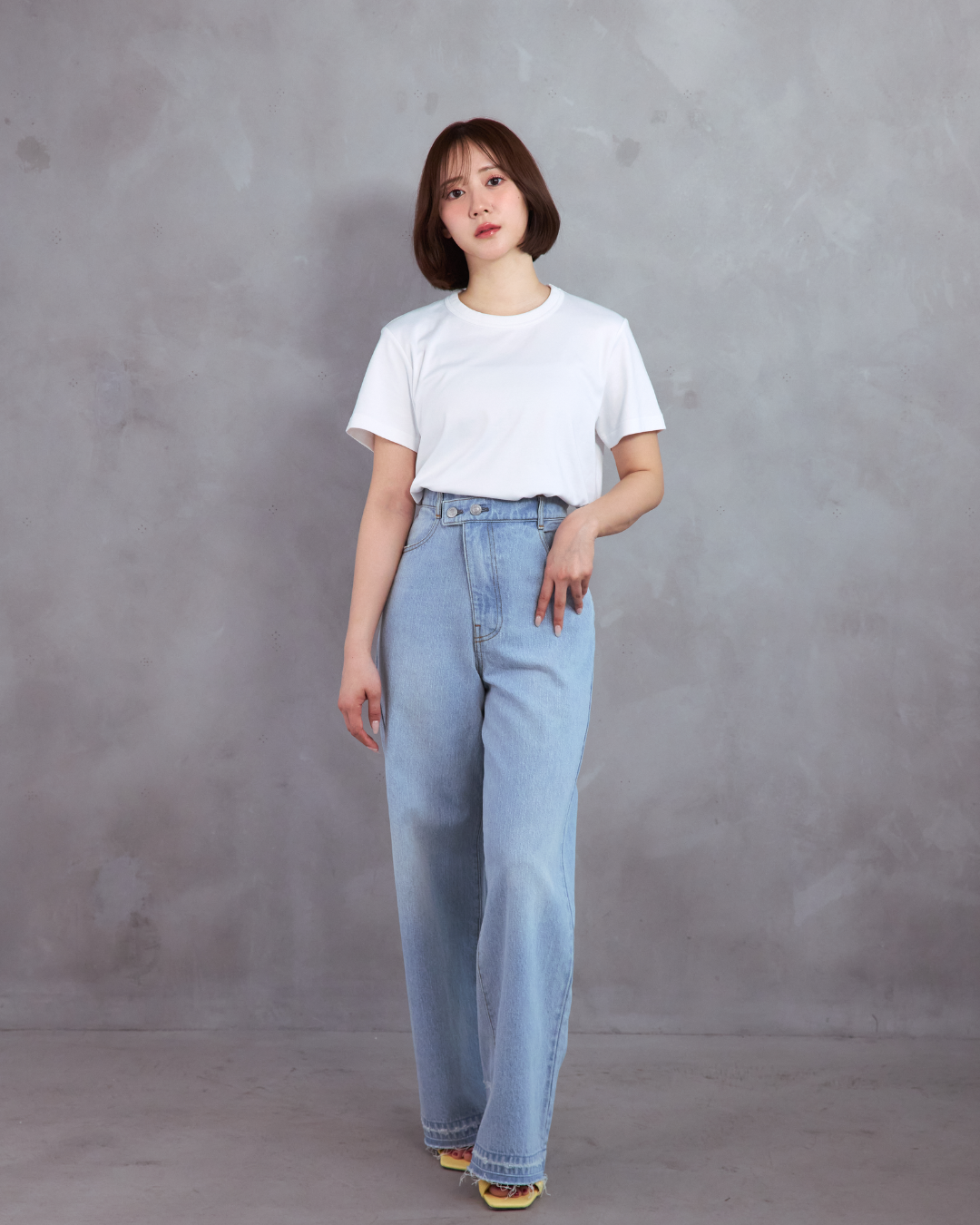 Asymmetrical straight-leg jeans