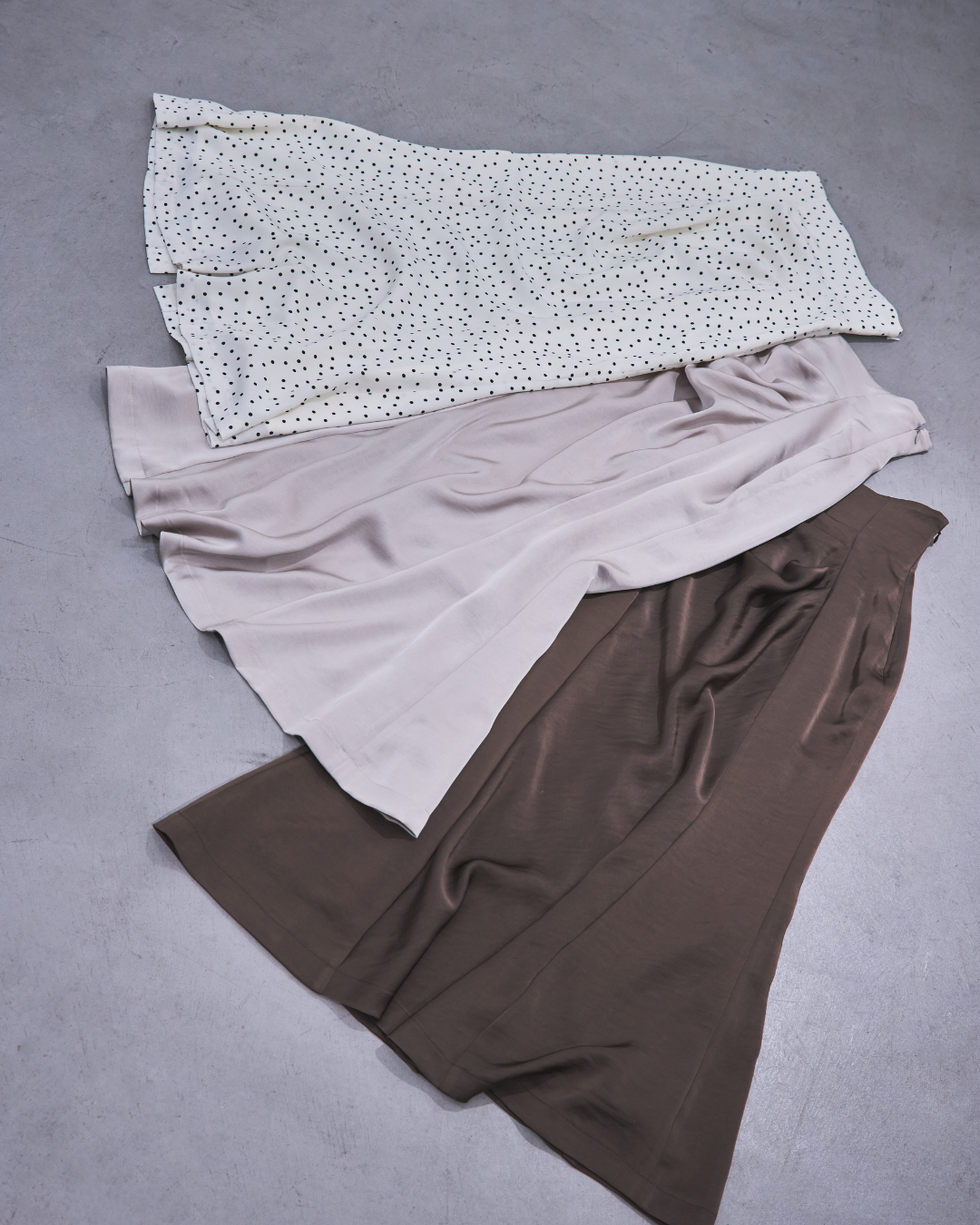 Narrow tuck skirt