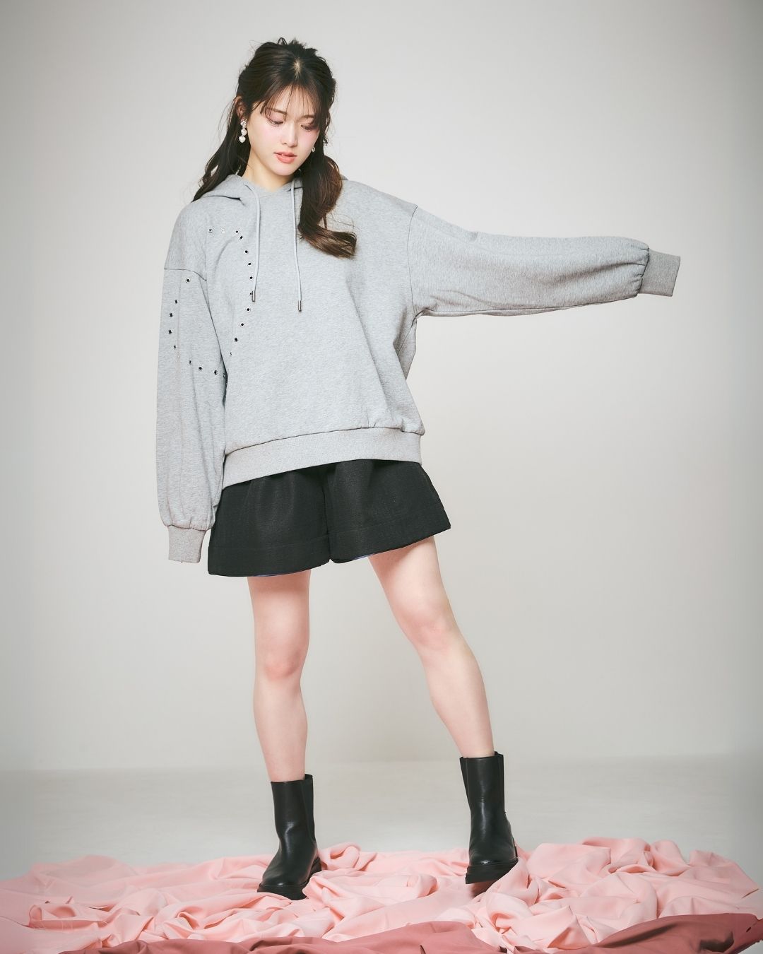 【Unisex】Heart Studs Hoodie