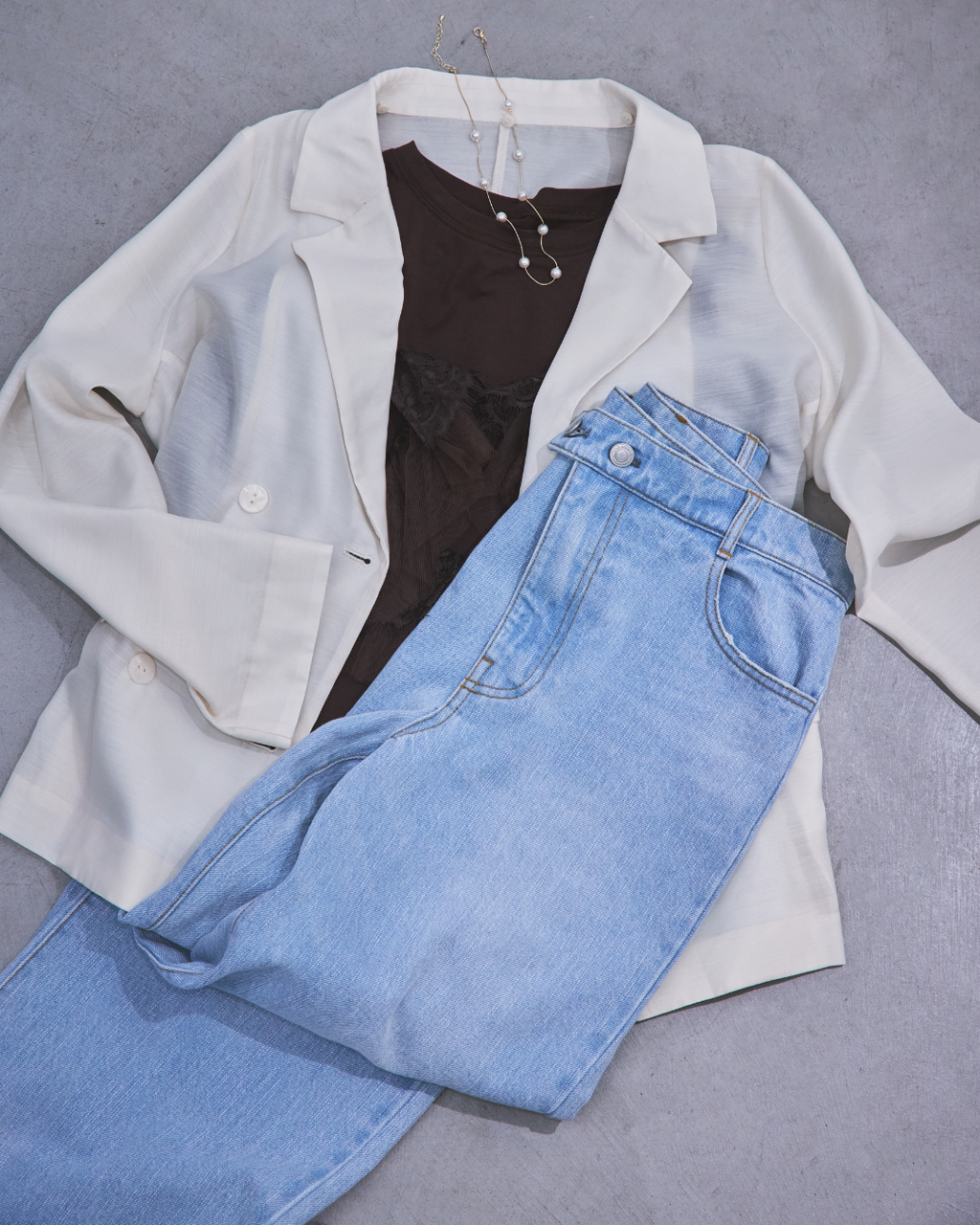Asymmetrical straight-leg jeans