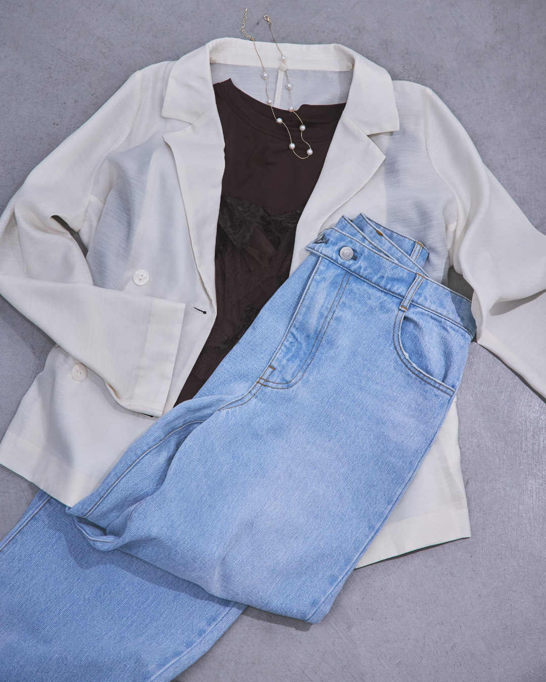 Asymmetrical straight-leg jeans