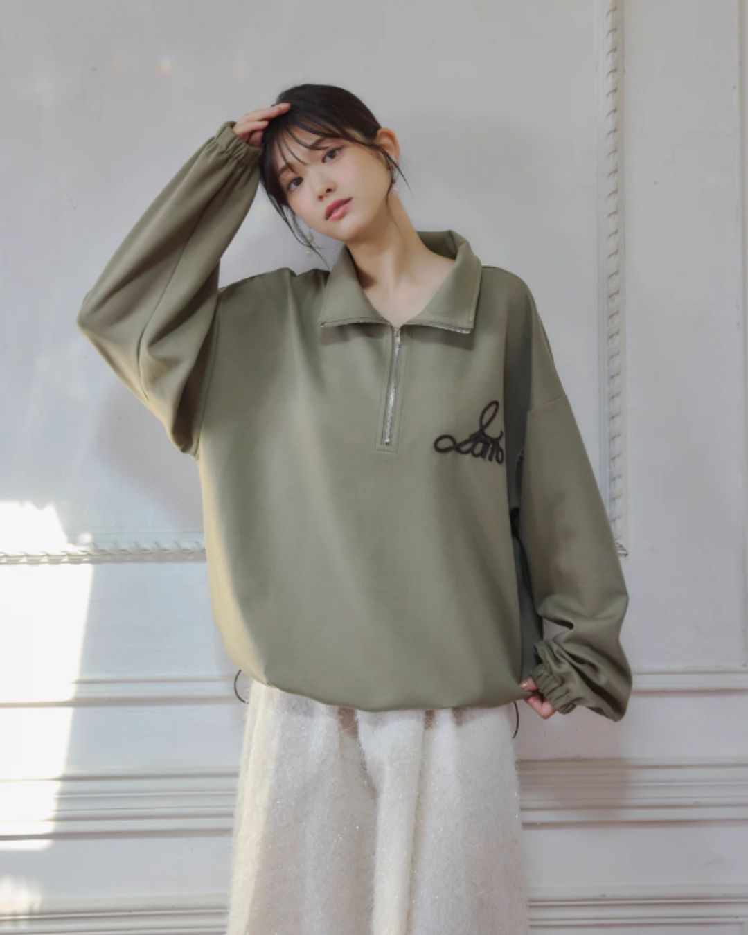 【Unisex】Blade Logo Half Zip Sweat