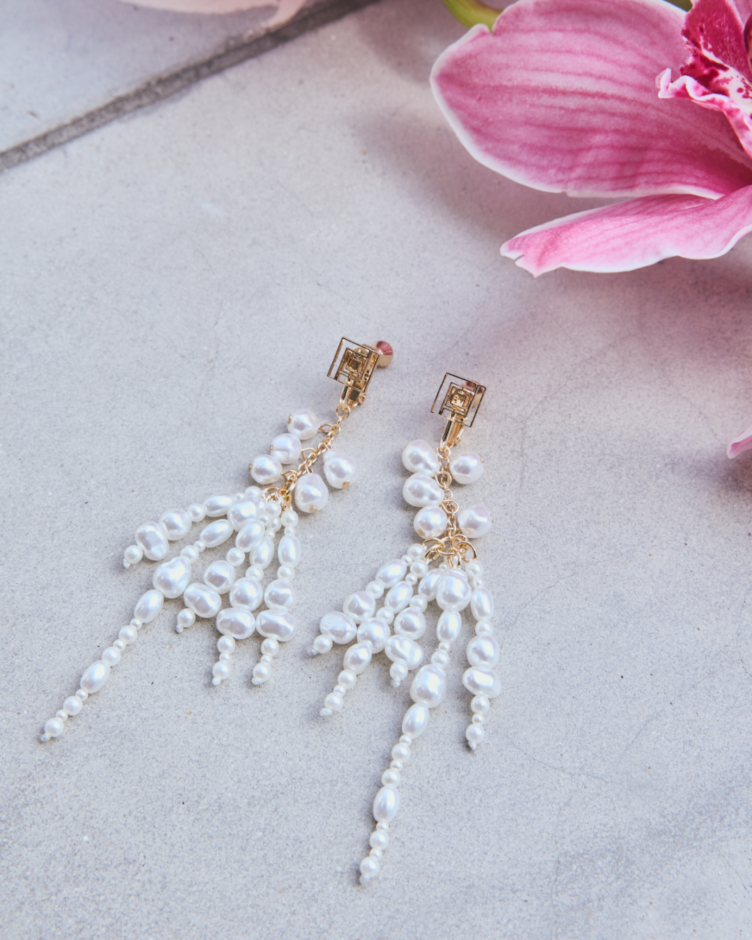 Lantinam Logo Pearl Earrings / Pierce