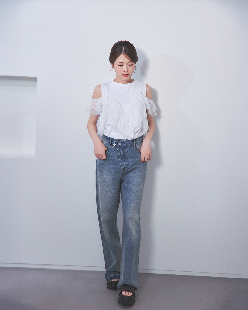 Asymmetrical straight-leg jeans
