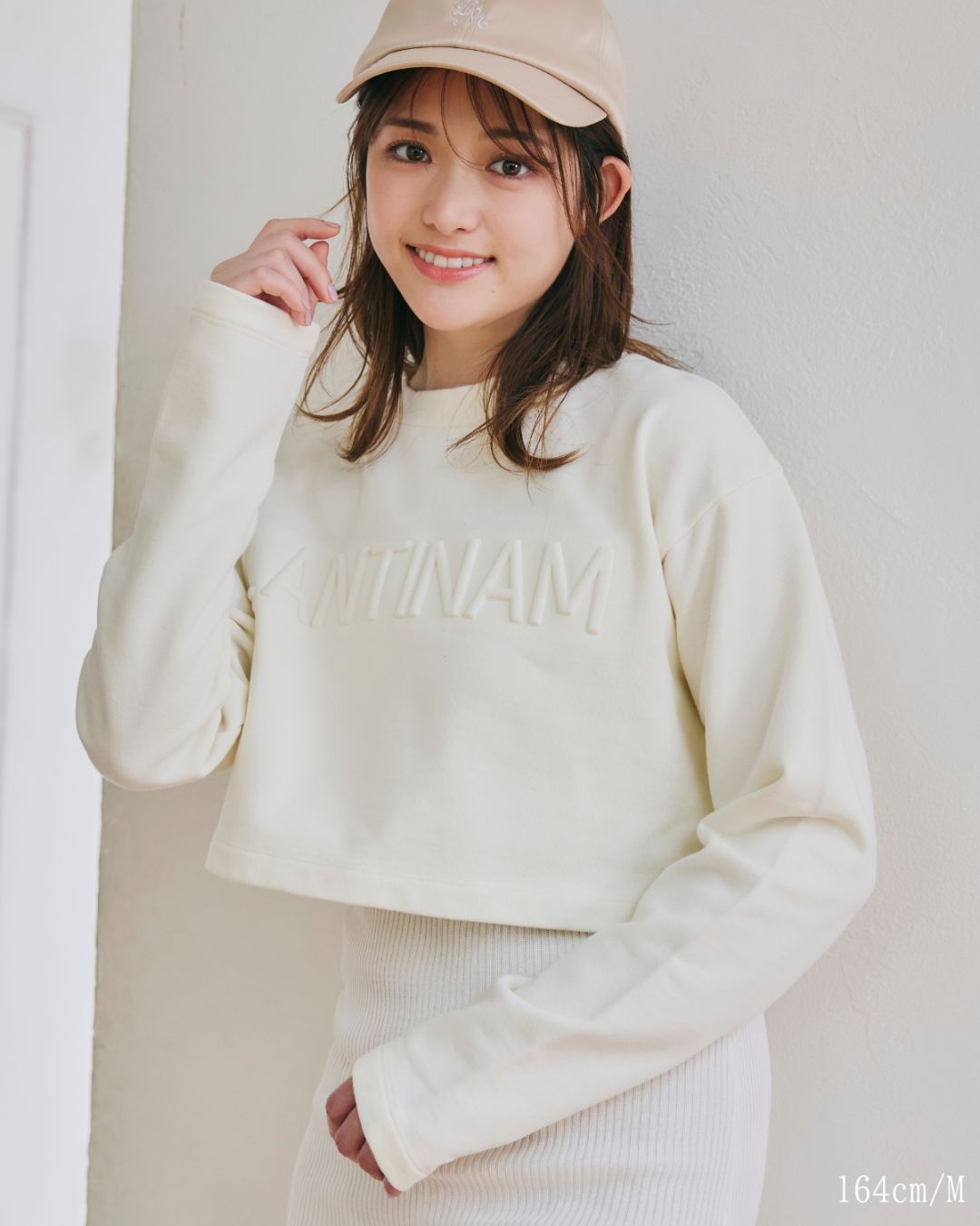 【ユニセックス】Emboss Logo Sweatshirts