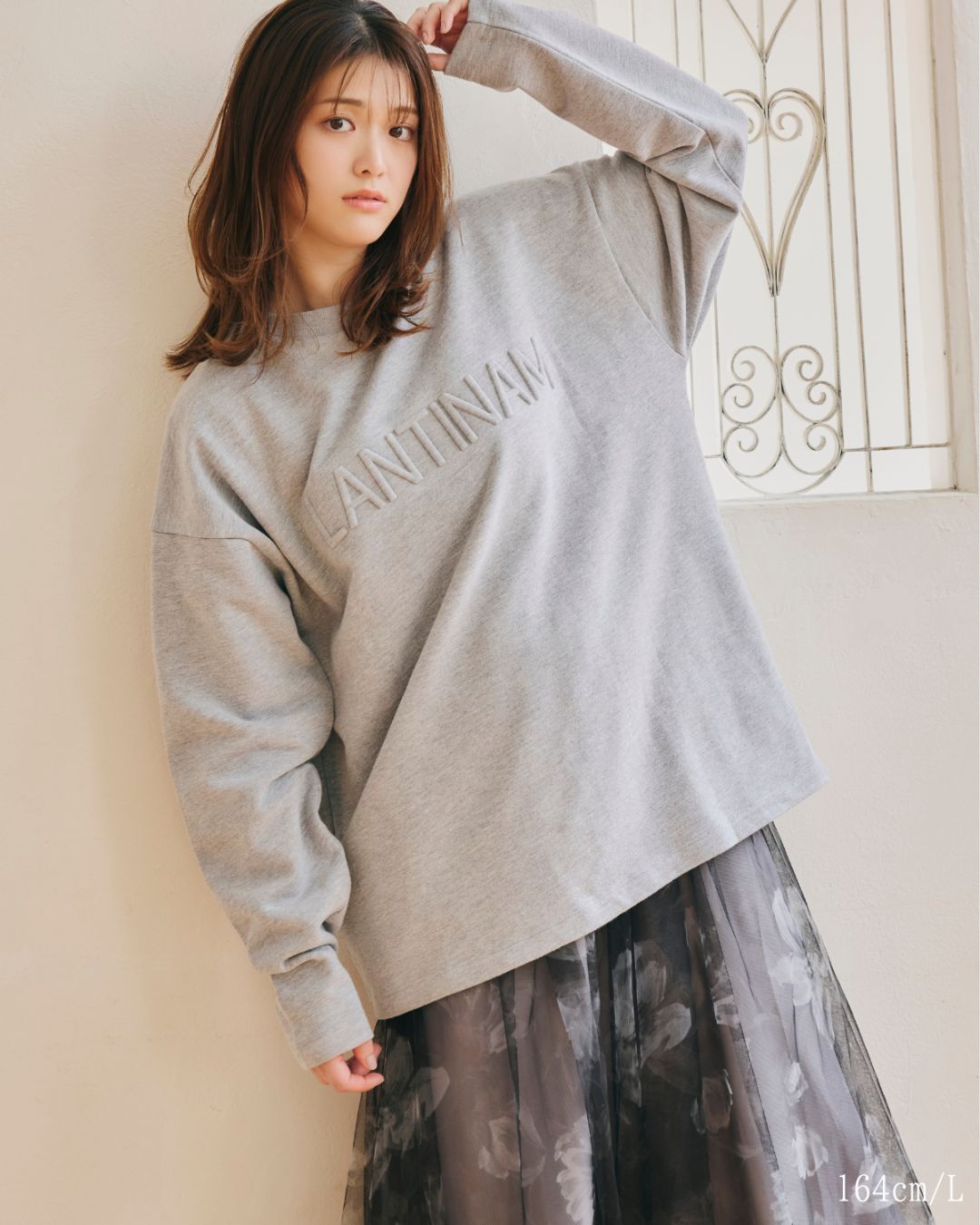 【ユニセックス】Emboss Logo Sweatshirts