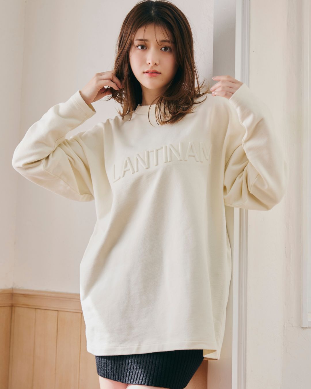 【ユニセックス】Emboss Logo Sweatshirts