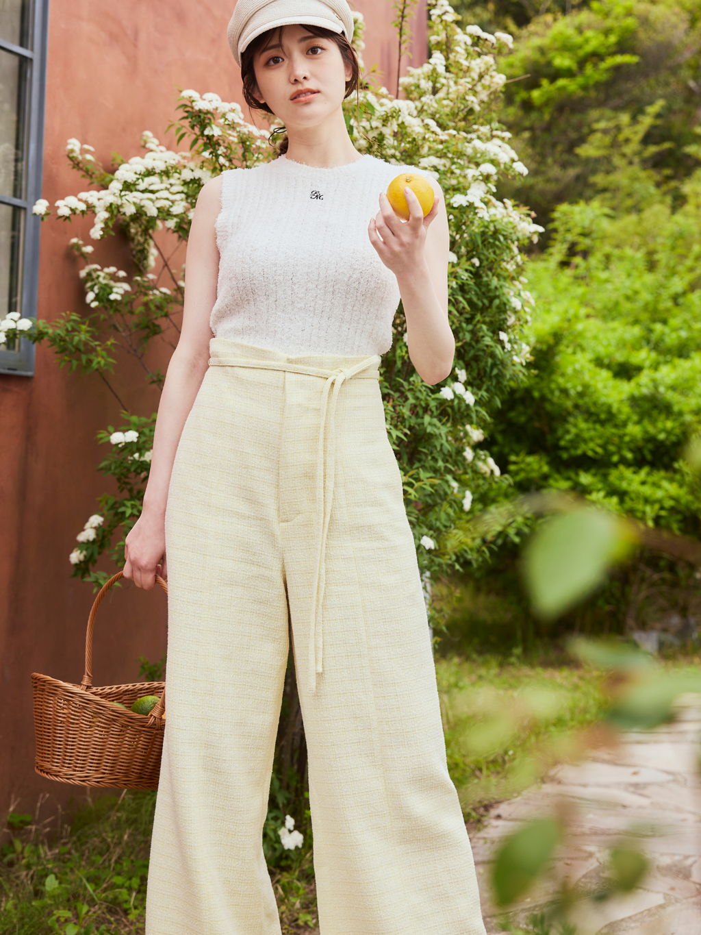 Fluffy No-Sleeve Knit