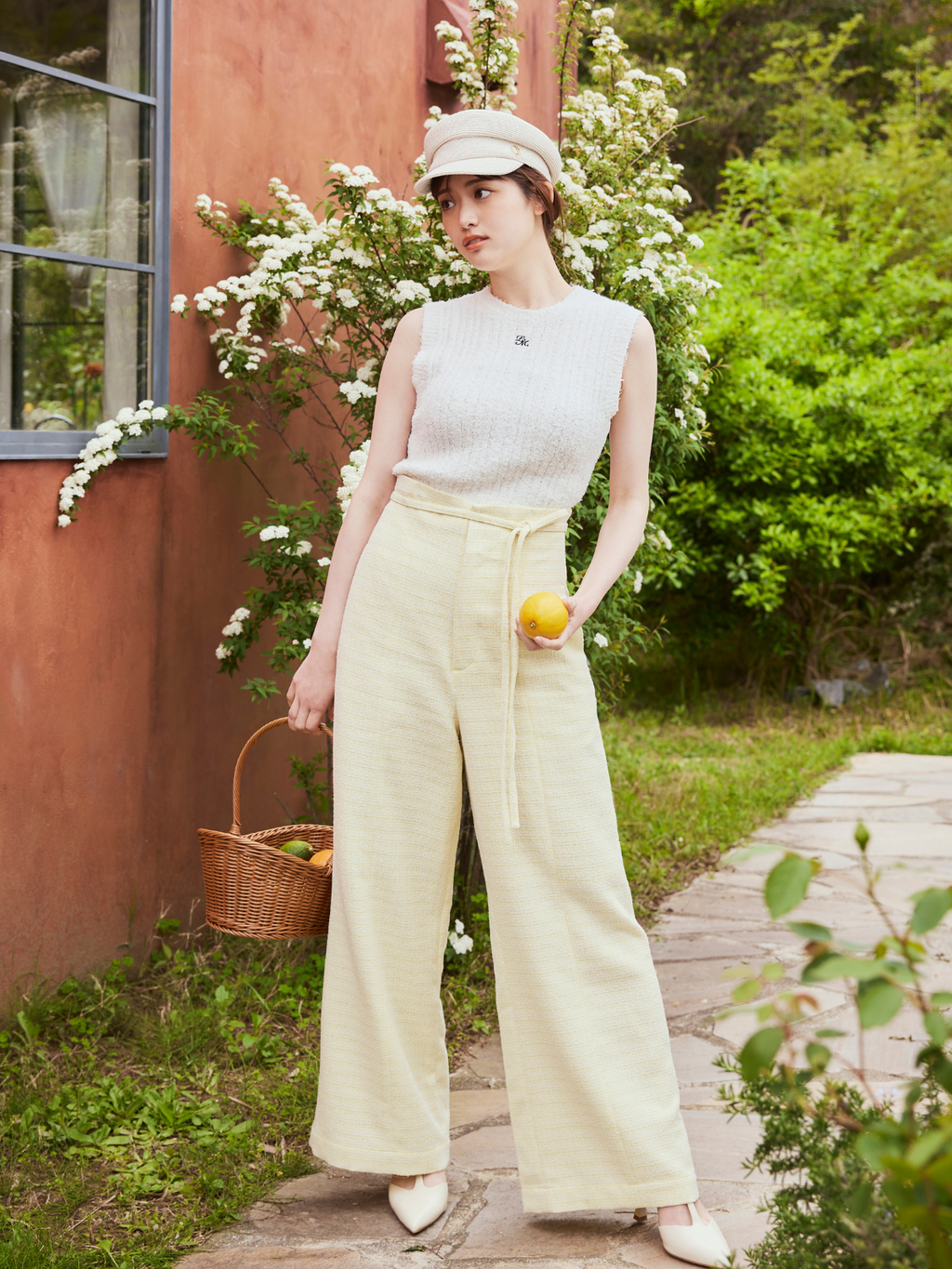 Fluffy No-Sleeve Knit