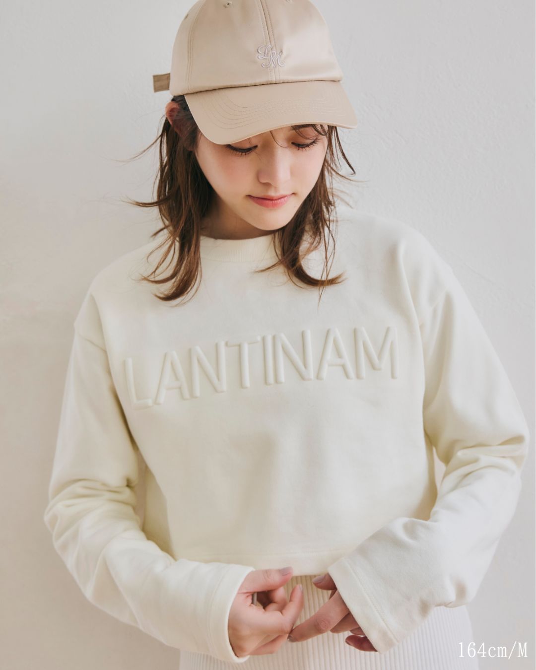 【ユニセックス】Emboss Logo Sweatshirts