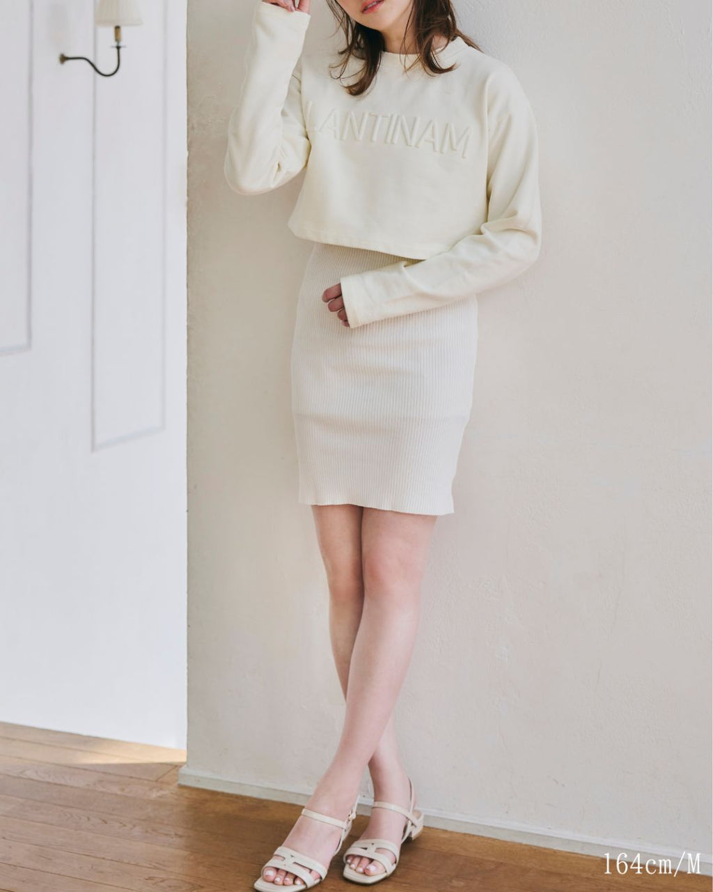 【ユニセックス】Emboss Logo Sweatshirts