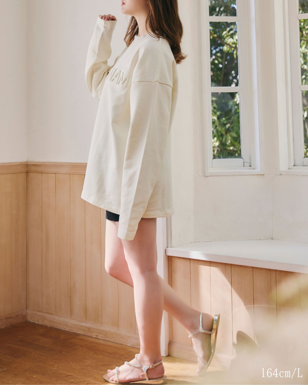 【ユニセックス】Emboss Logo Sweatshirts