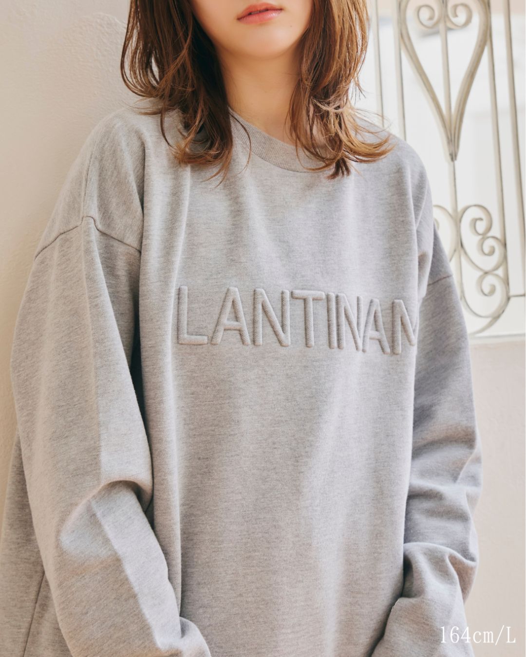 【ユニセックス】Emboss Logo Sweatshirts