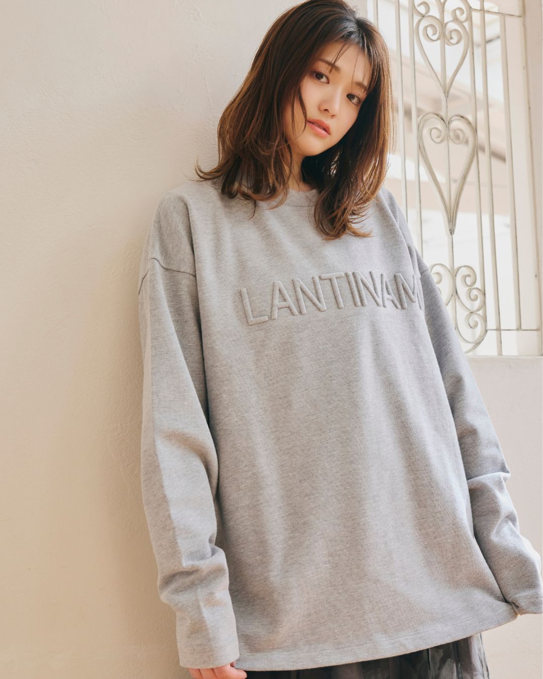 【ユニセックス】Emboss Logo Sweatshirts