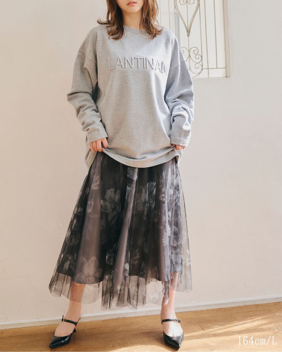 【ユニセックス】Emboss Logo Sweatshirts