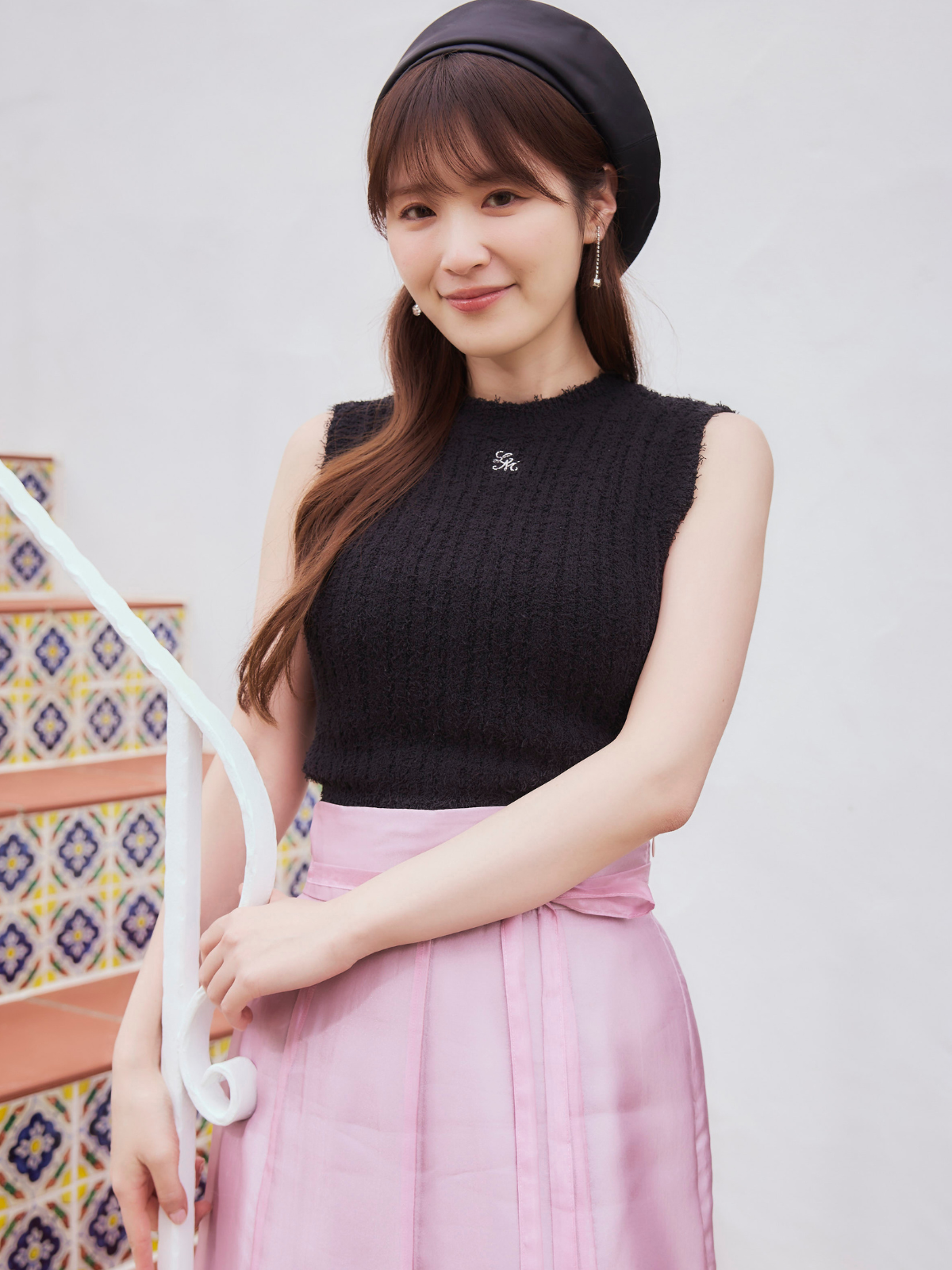 Fluffy No-Sleeve Knit