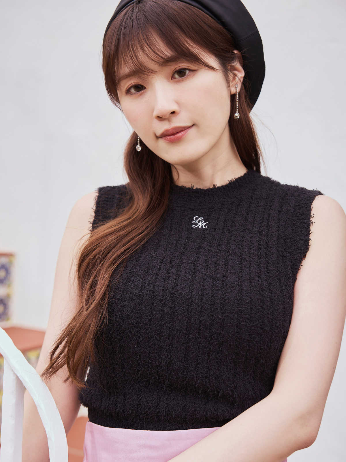 Fluffy No-Sleeve Knit