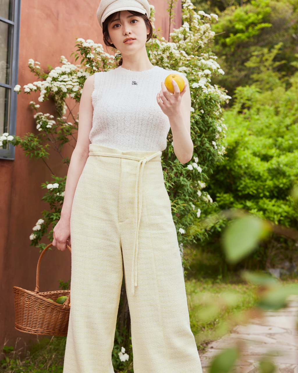 Fluffy No-Sleeve Knit