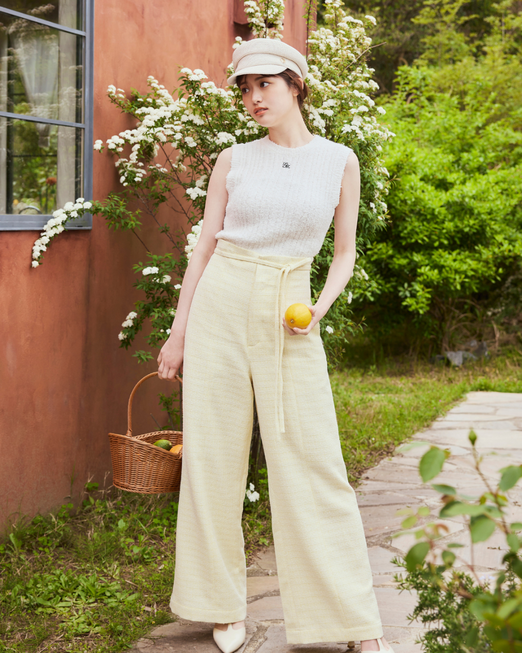 Fluffy No-Sleeve Knit