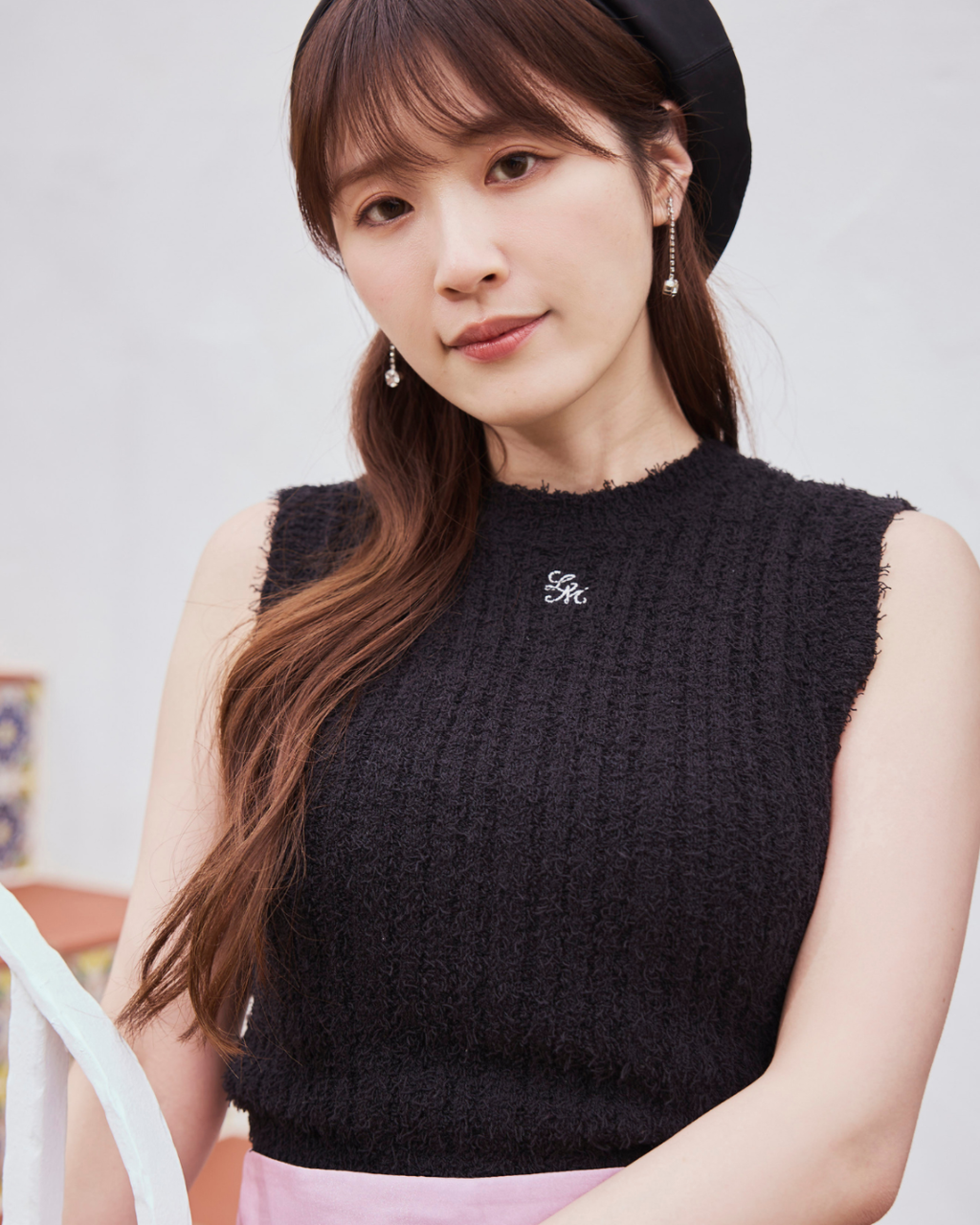 Fluffy No-Sleeve Knit