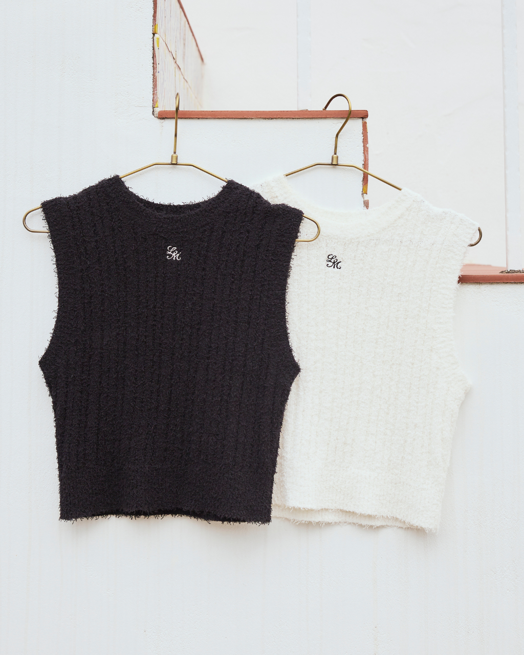 Fluffy No-Sleeve Knit