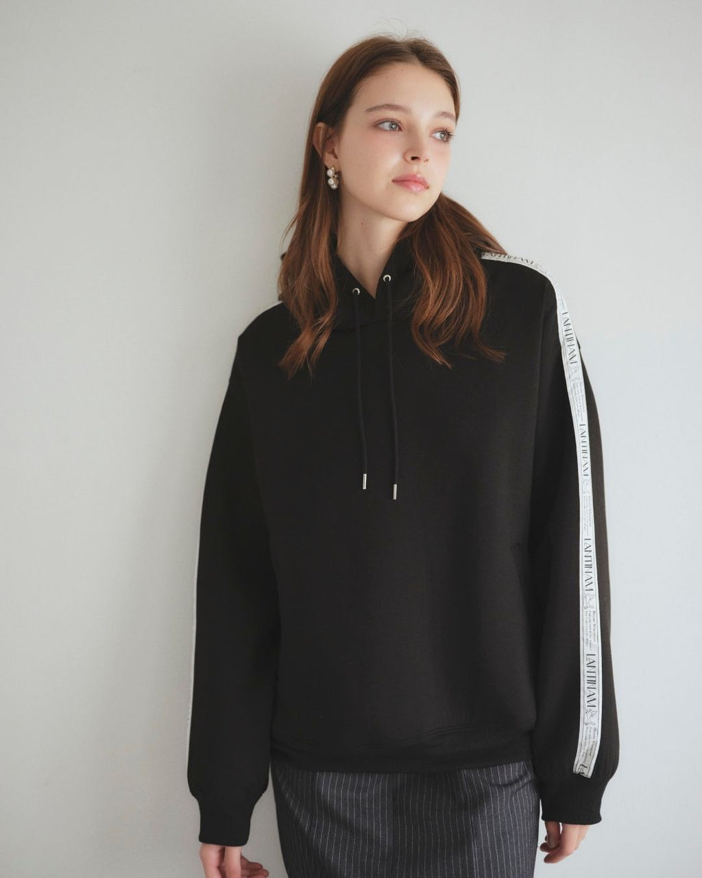 【Unisex】Line Tape Logo Hoodie