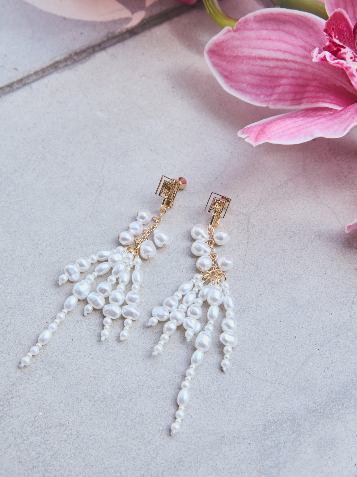 Lantinam Logo Pearl Earrings / Pierce