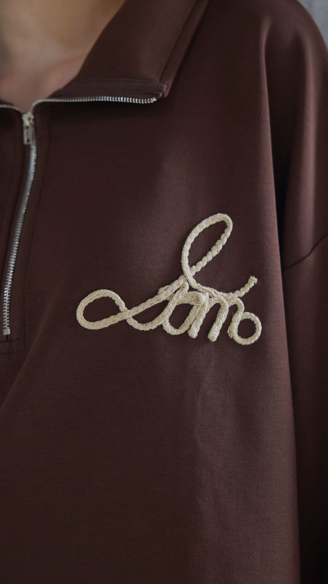 【Unisex】Blade Logo Half Zip Sweat