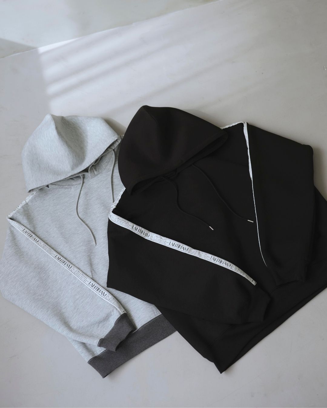 【Unisex】Line Tape Logo Hoodie