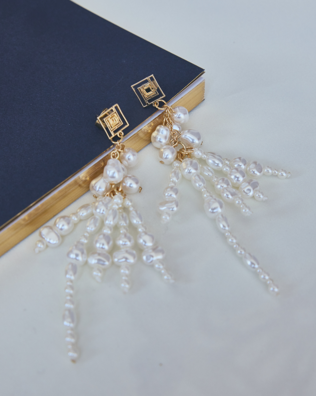 Lantinam Logo Pearl Earrings / Pierce