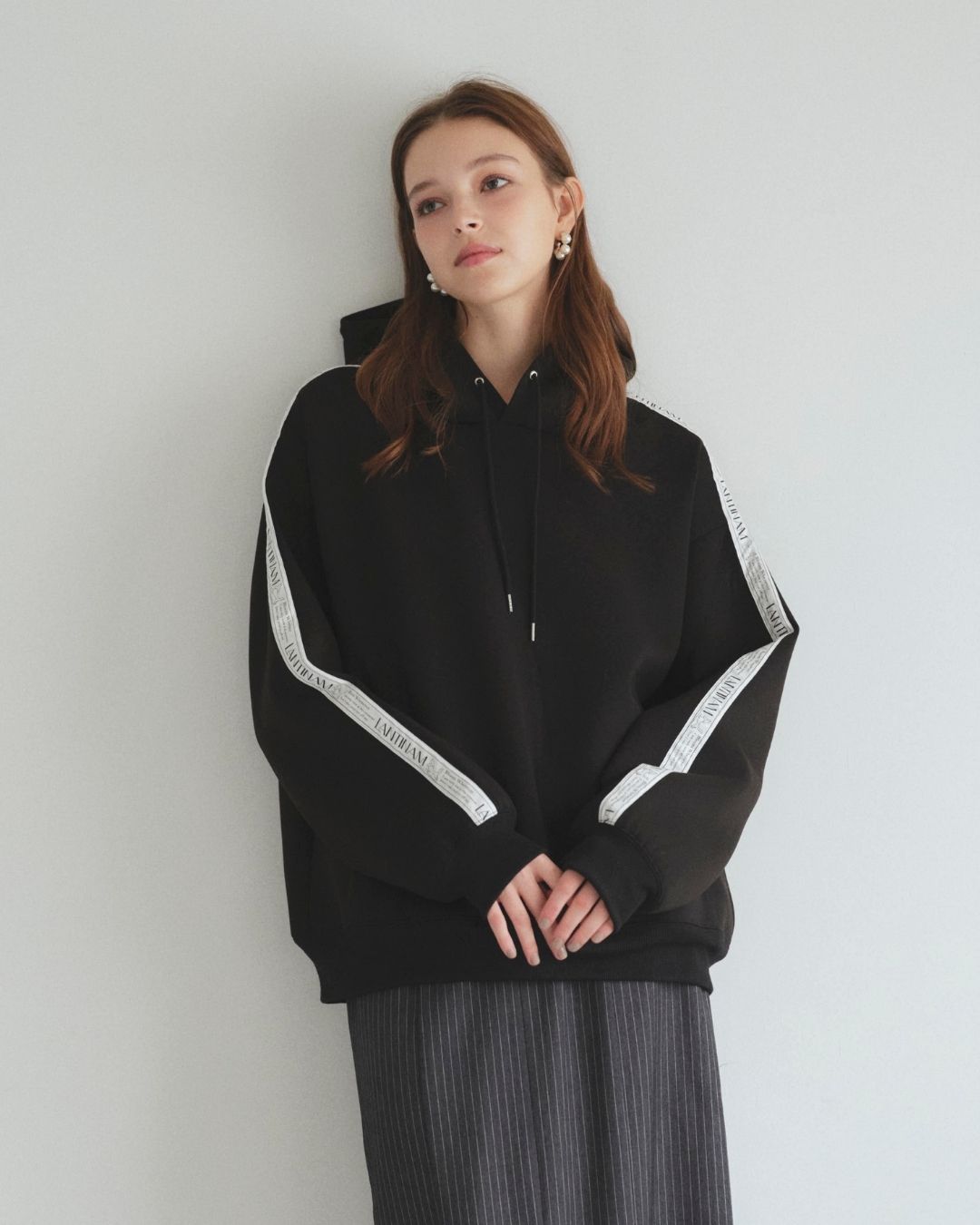 【Unisex】Line Tape Logo Hoodie