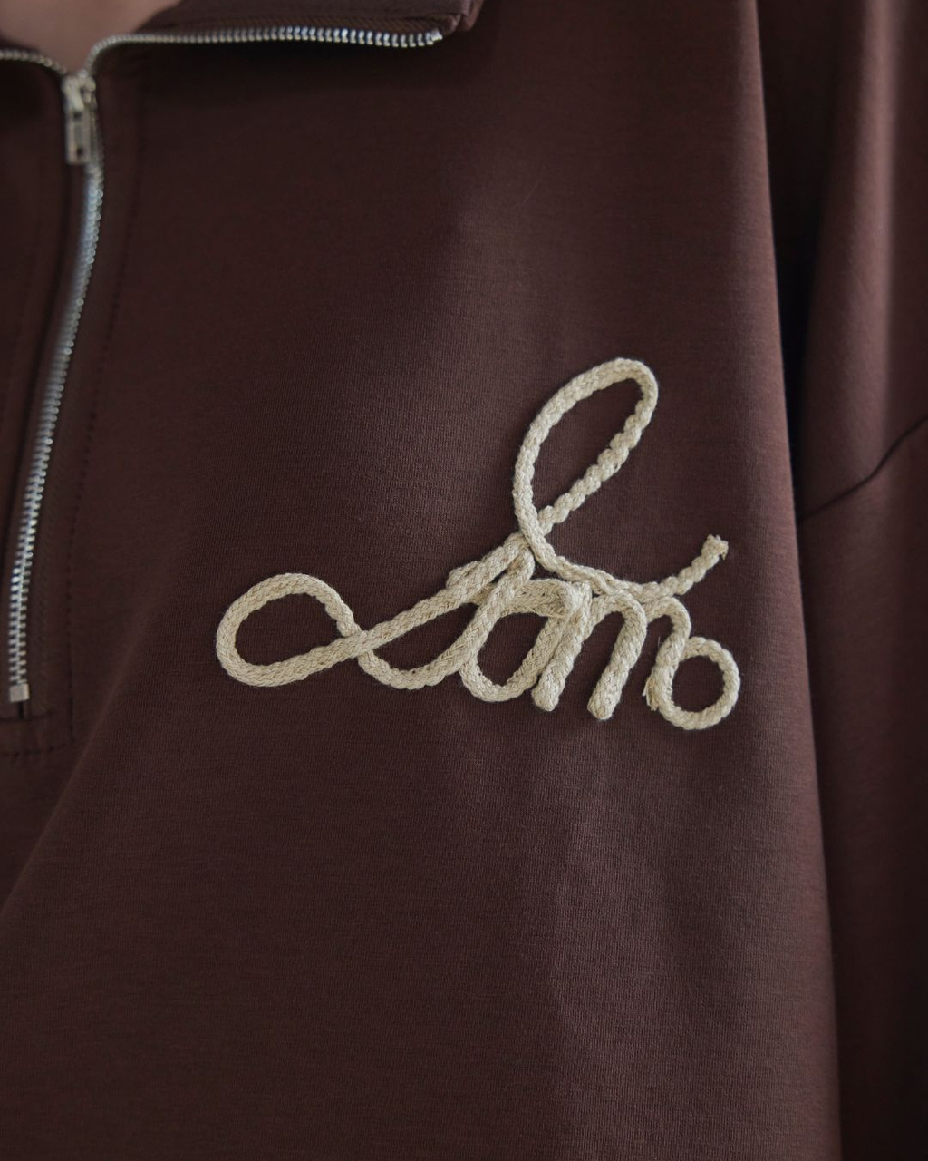 【Unisex】Blade Logo Half Zip Sweat