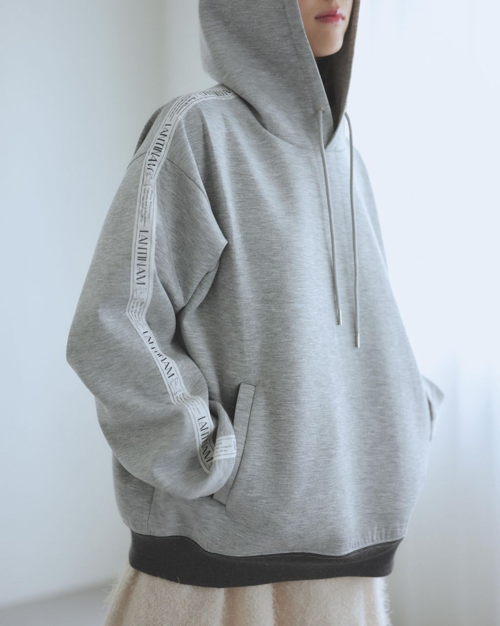 【Unisex】Line Tape Logo Hoodie
