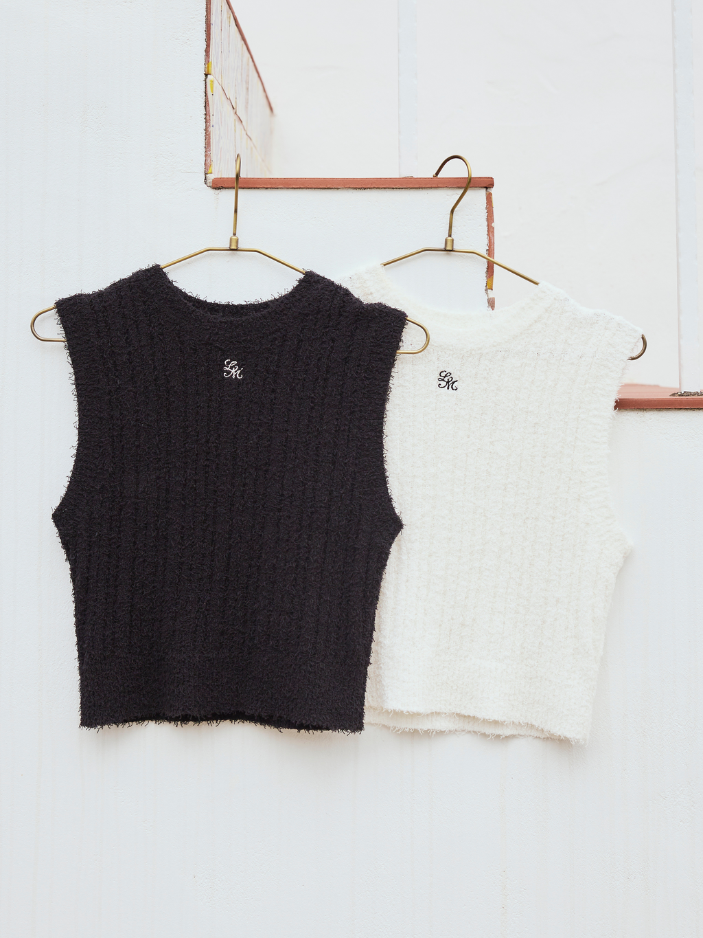 Fluffy No-Sleeve Knit