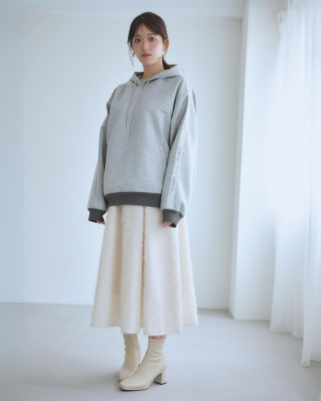 【Unisex】Line Tape Logo Hoodie