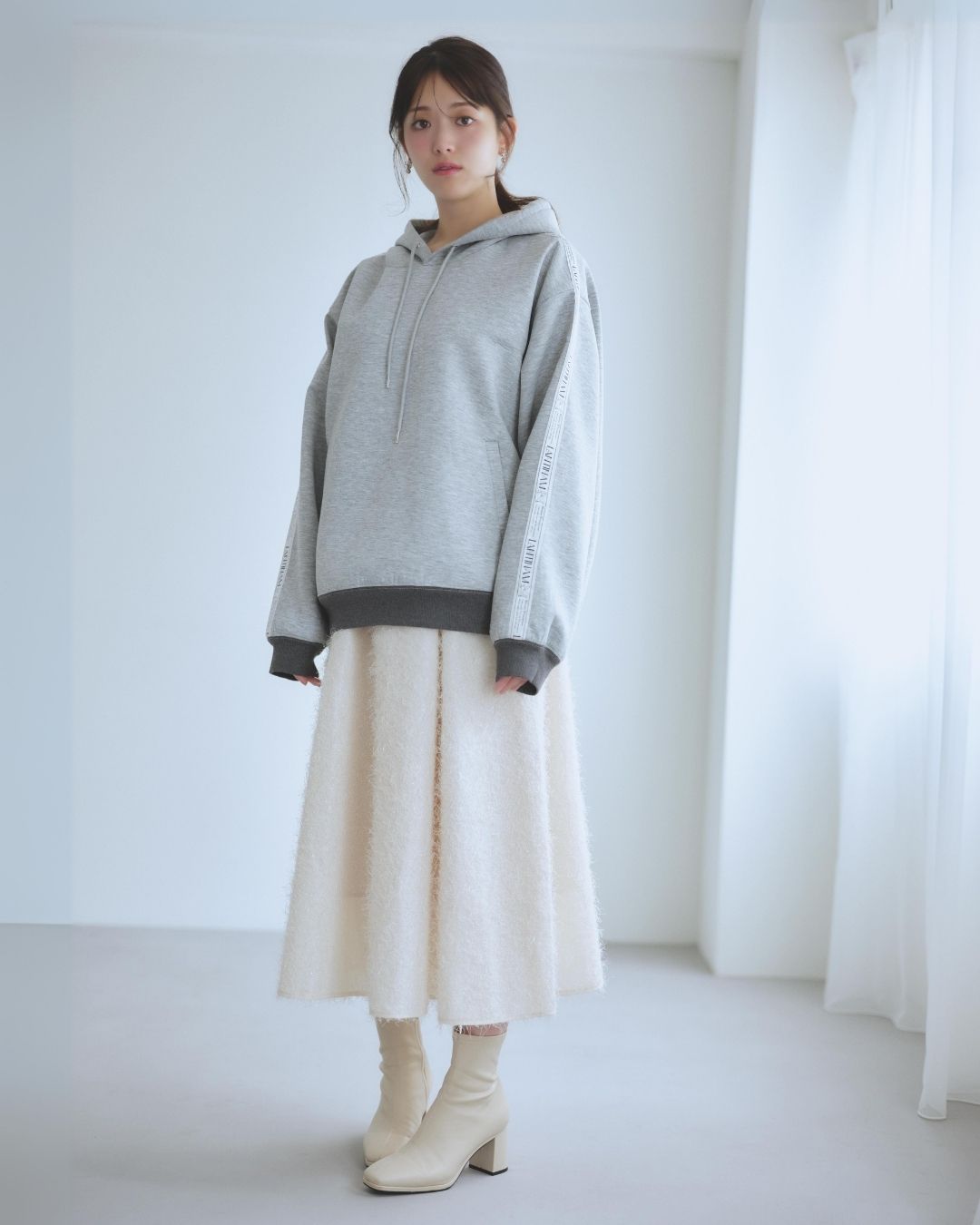 【Unisex】Line Tape Logo Hoodie