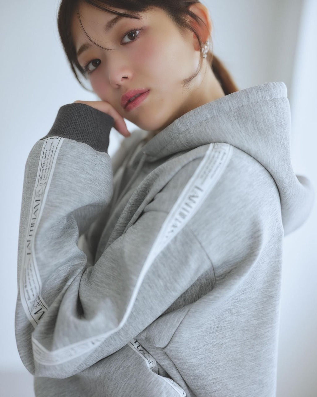 【Unisex】Line Tape Logo Hoodie