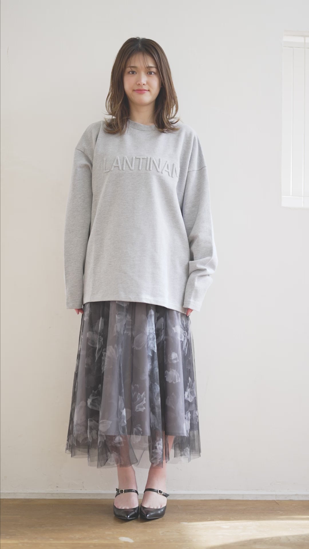 【ユニセックス】Emboss Logo Sweatshirts